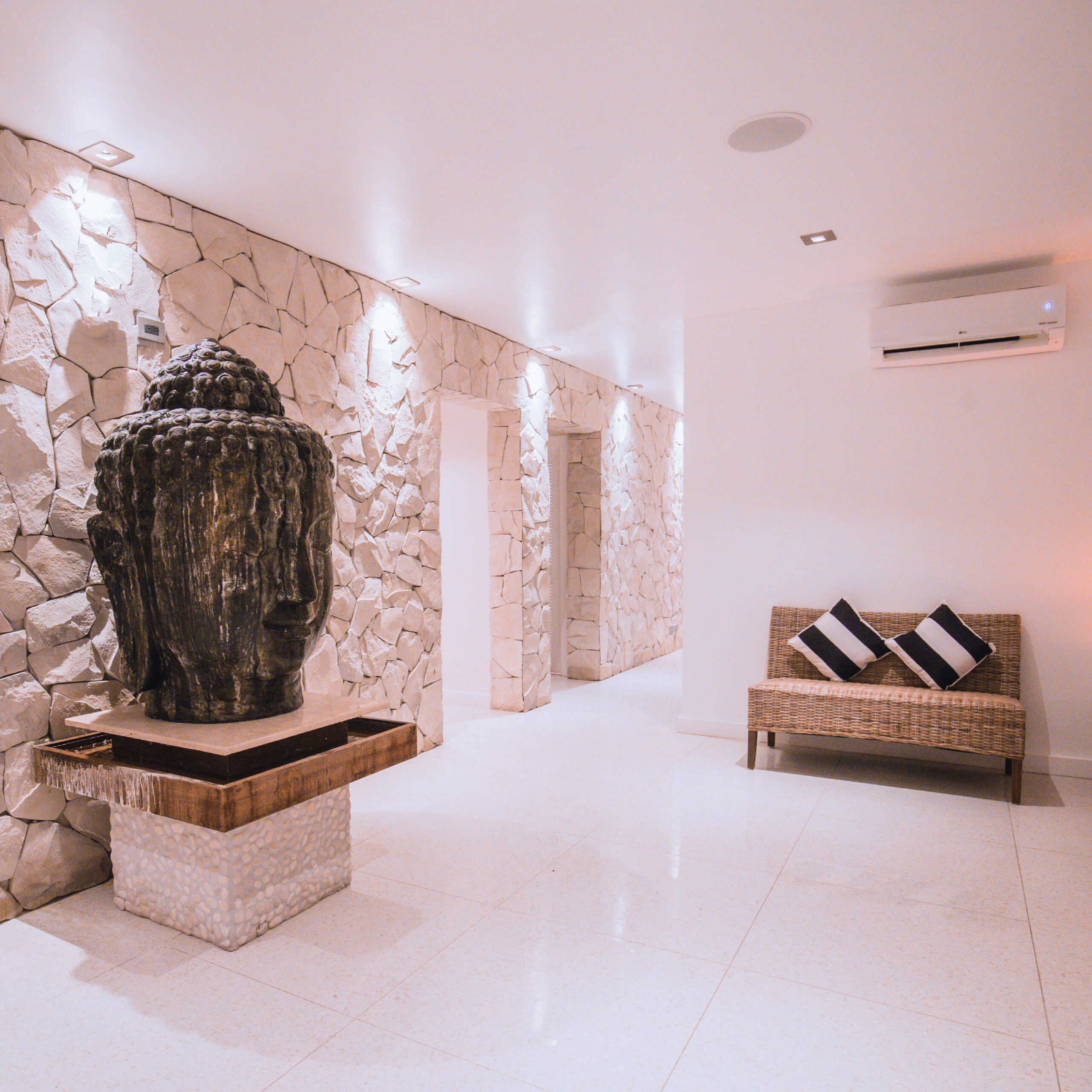 Spa relaxation lounge at Hodges Bay